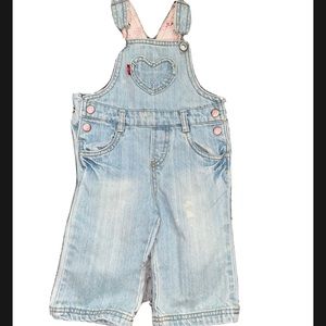 Levi’s overall bib heart pockets